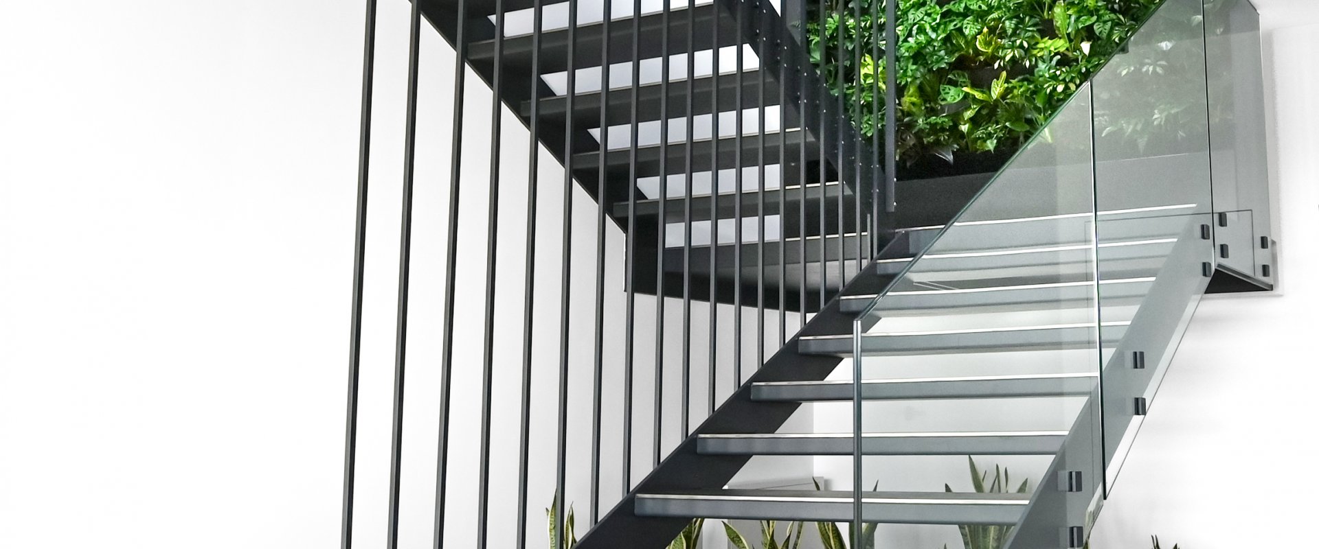 CELOSKLENĚNÉ + SVISLÉ OD STROPU DOLŮ (2/6)