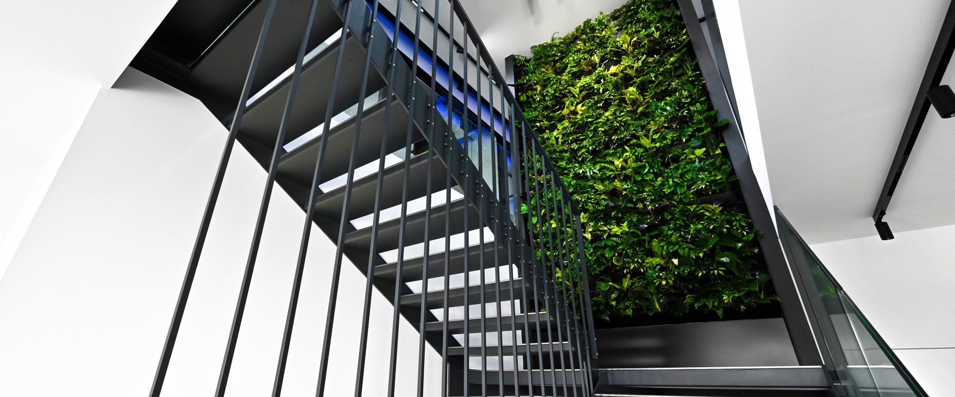 CELOSKLENĚNÉ + SVISLÉ OD STROPU DOLŮ (5/6)