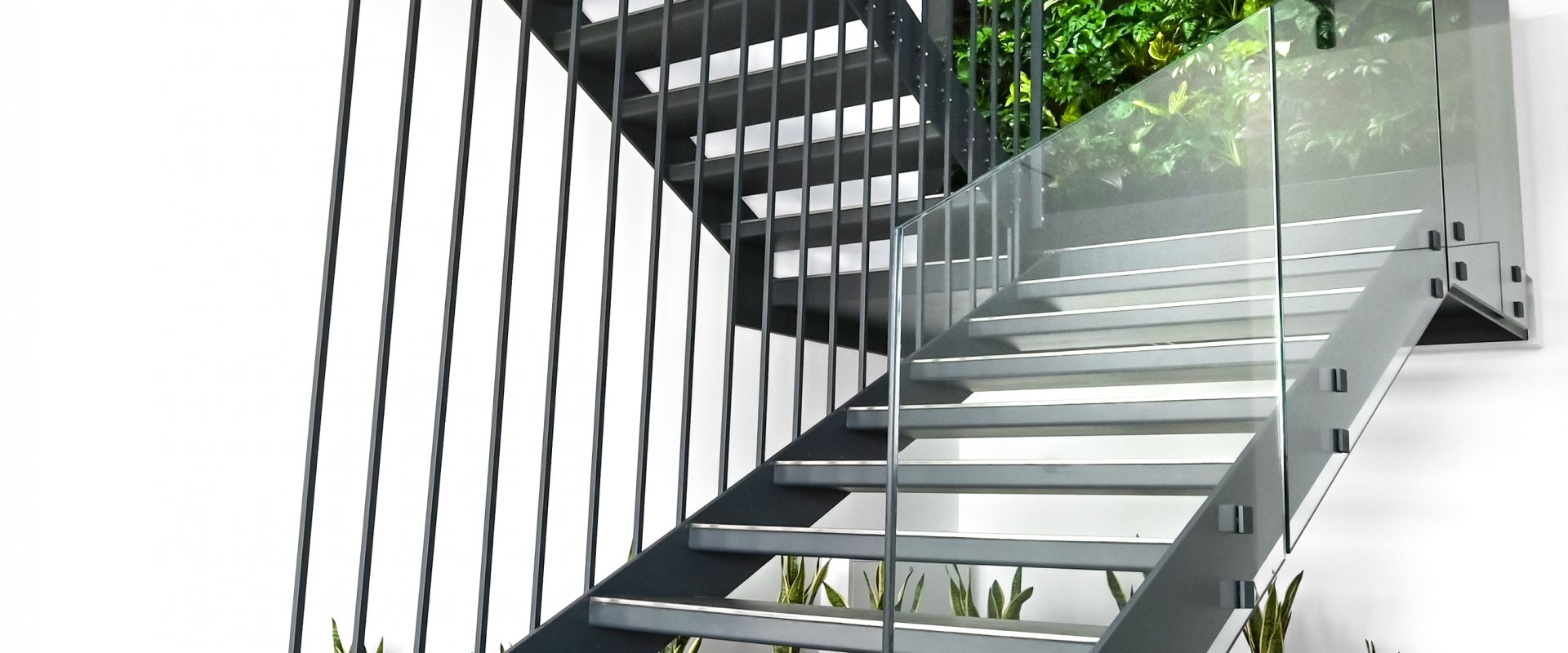 CELOSKLENĚNÉ + SVISLÉ OD STROPU DOLŮ (6/6)