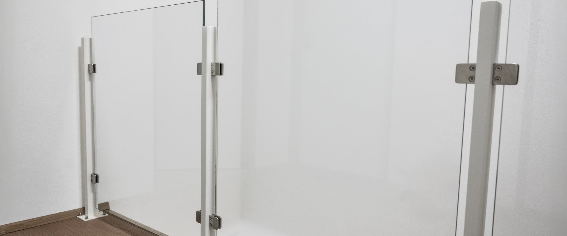 SKLENĚNÁ VÝPLŇ BEZ MADLA (2/5)