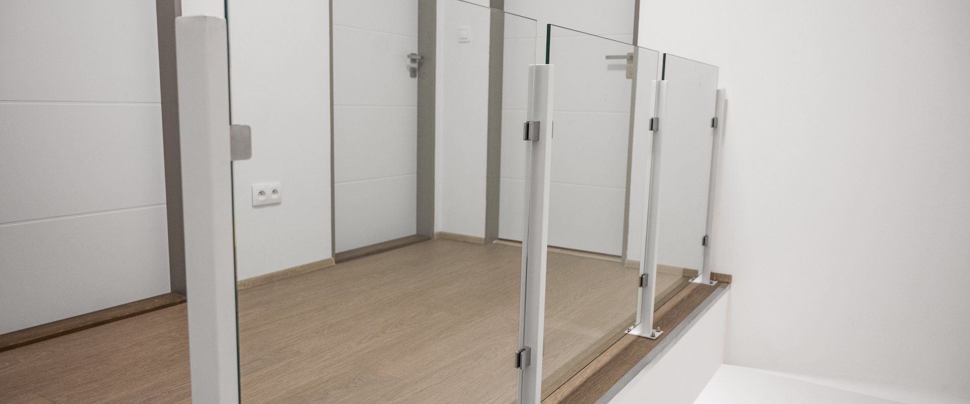 SKLENĚNÁ VÝPLŇ BEZ MADLA (1/5)