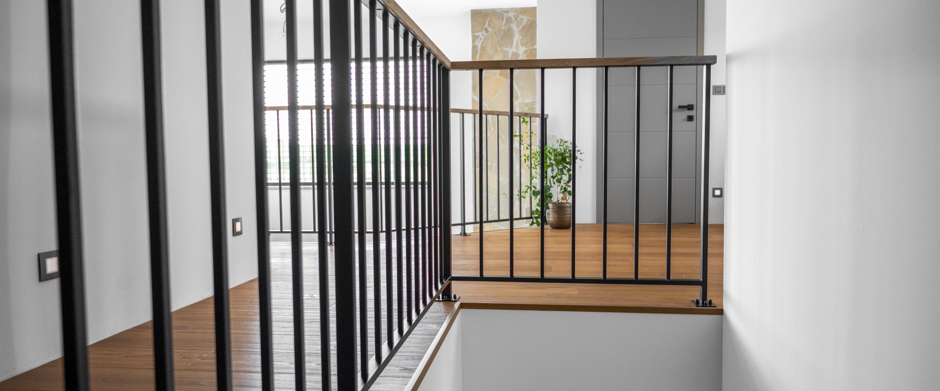 SVISLÉ BAREVNĚ (12/14)