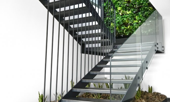 CELOSKLENĚNÉ + SVISLÉ OD STROPU DOLŮ (2/6)