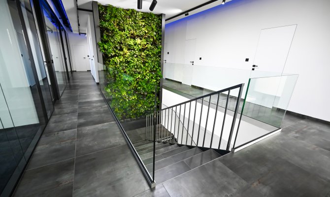 CELOSKLENĚNÉ + SVISLÉ OD STROPU DOLŮ (3/6)