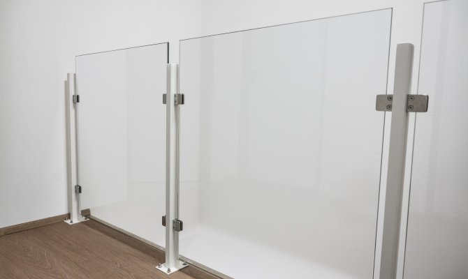 SKLENĚNÁ VÝPLŇ BEZ MADLA (2/5)