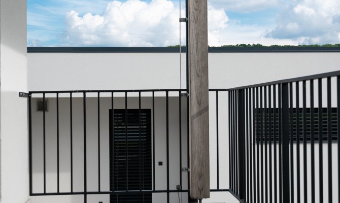 SVISLÉ BAREVNĚ (6/9)