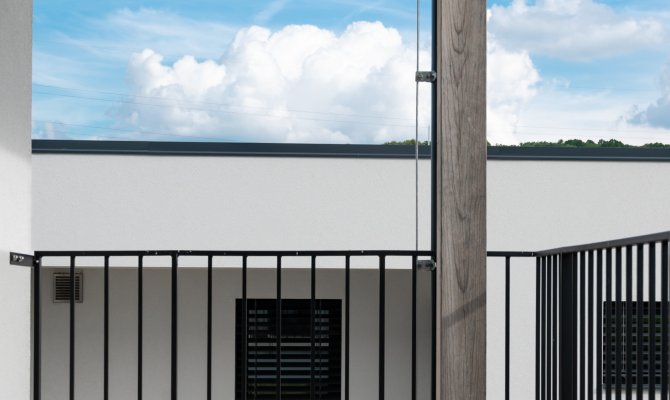 SVISLÉ BAREVNĚ (7/9)