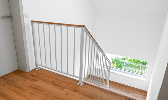 SVISLÉ BAREVNÉ (2/10)